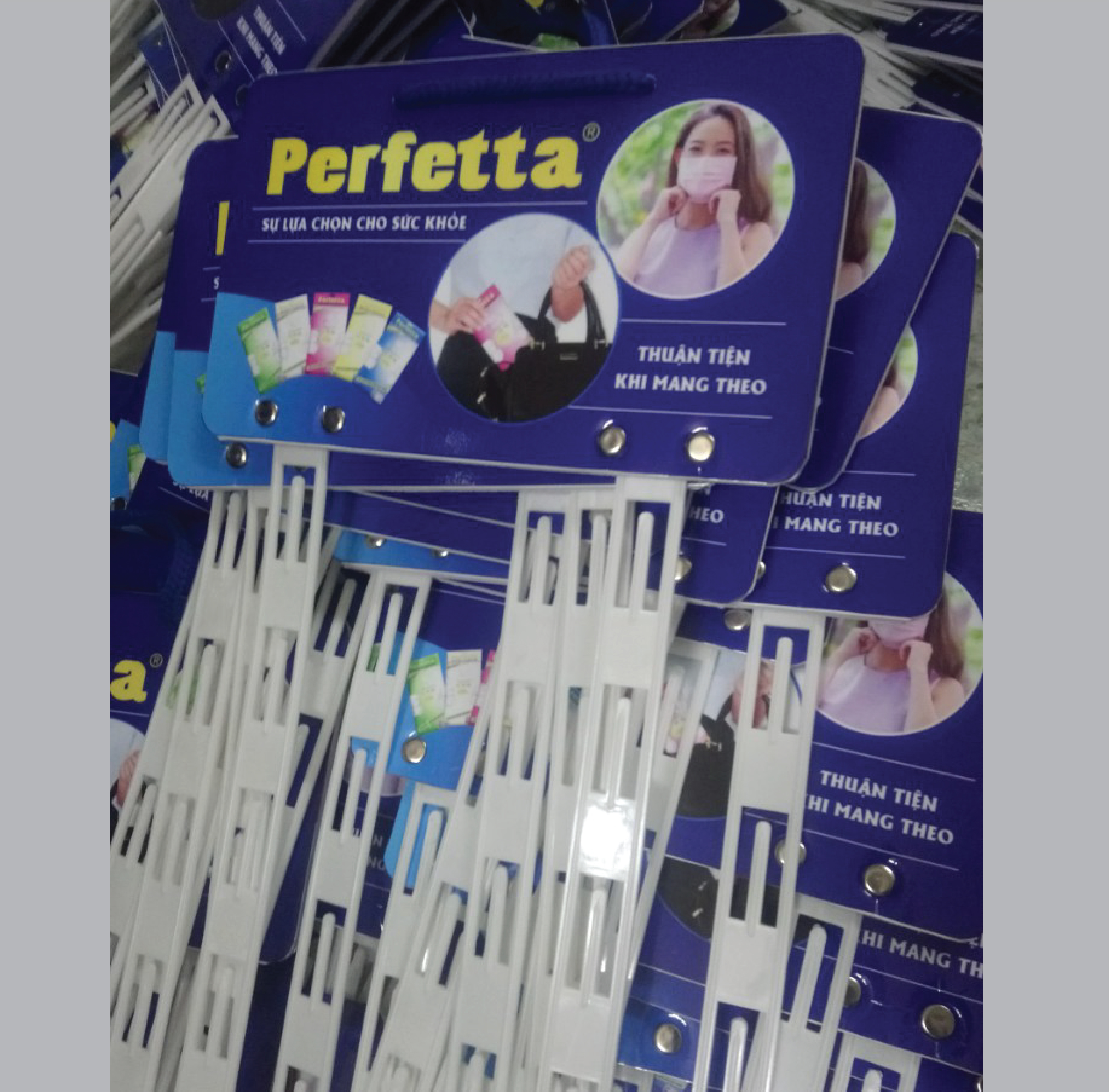 Địa Chỉ In Hanger Giá Rẻ Chất Lượng Cao Ở Đâu? 2 in hanger treo 01